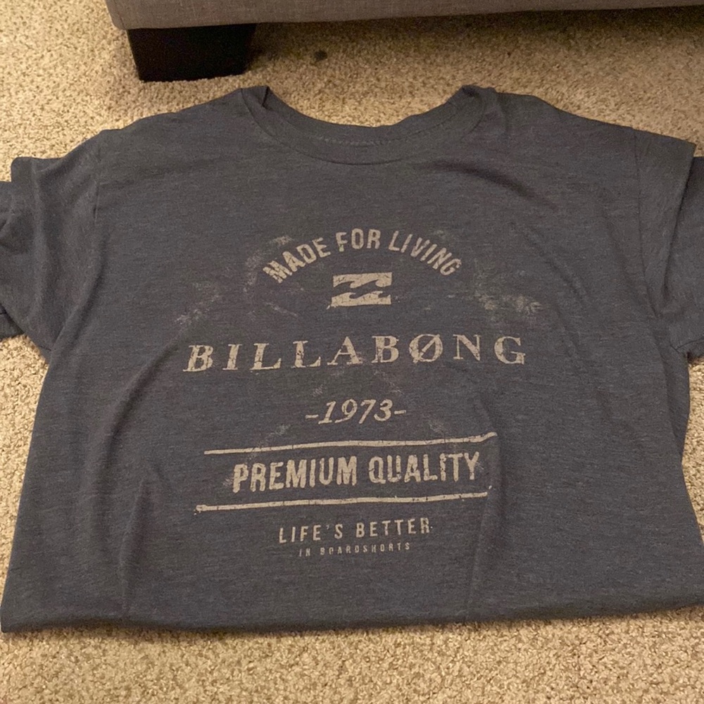 Billabong shirt, size small, good summer shirt.